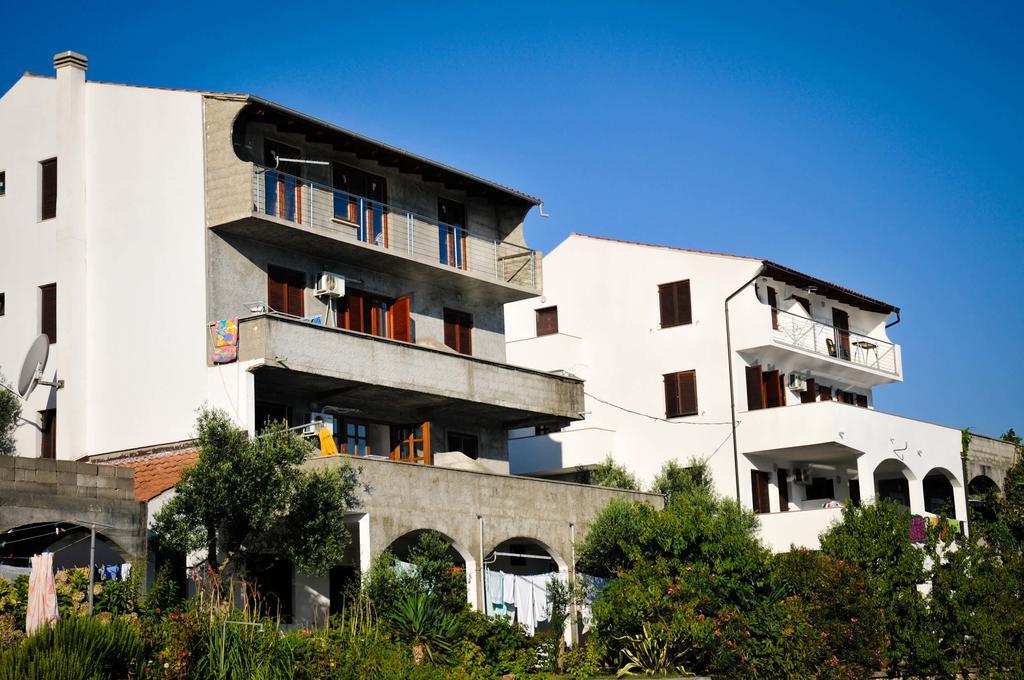 Apartments Adrialuka Dubrava  Eksteriør billede